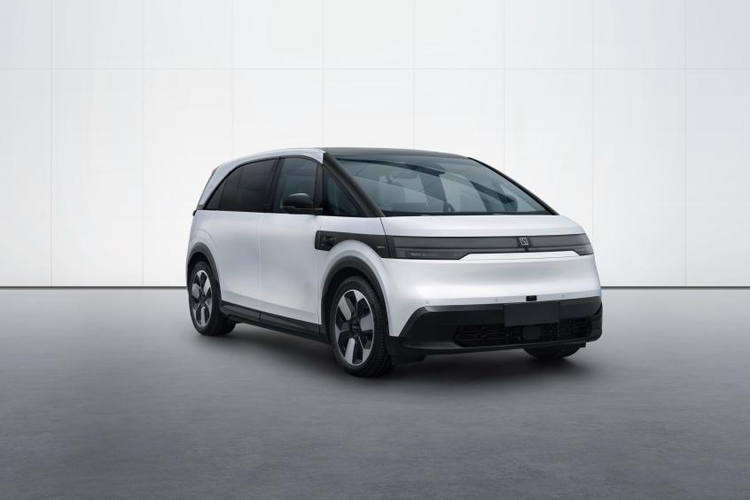全新极氪001的热度还没过,极氪又将推新车,外观设计有看点