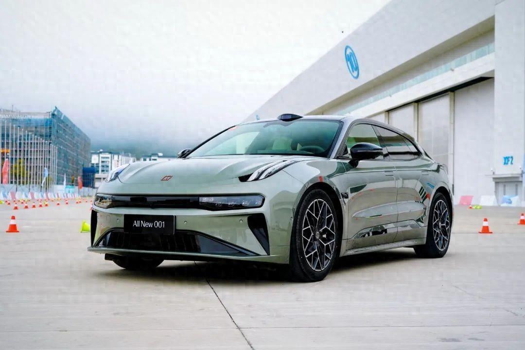 全新极氪001的热度还没过,极氪又将推新车,外观设计有看点