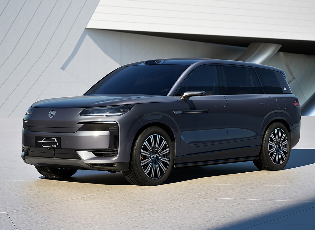极氪旗舰SUV EX1H伪装车图片曝光，外观有些库里南的味道_选车网|公众的选车平台