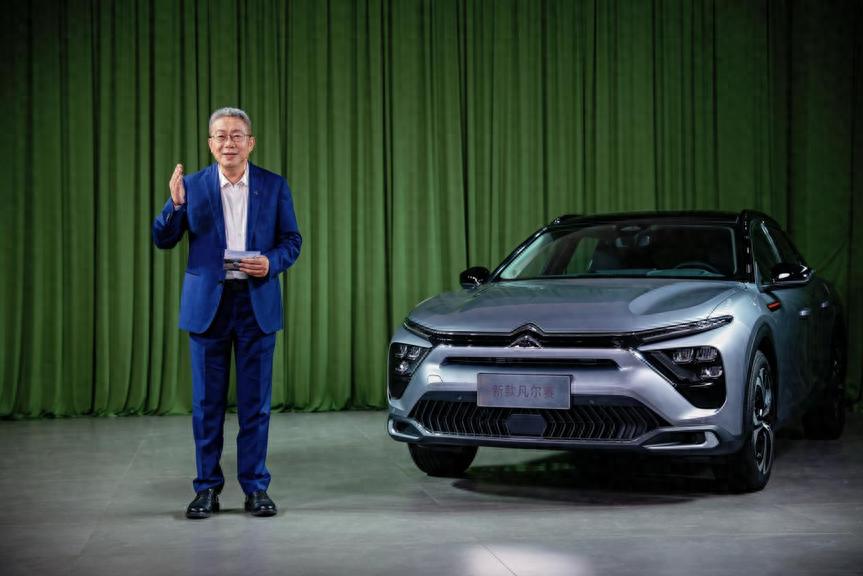 一口价11.37万起！新款凡尔赛C5 X自在上市，法式休旅真香选择