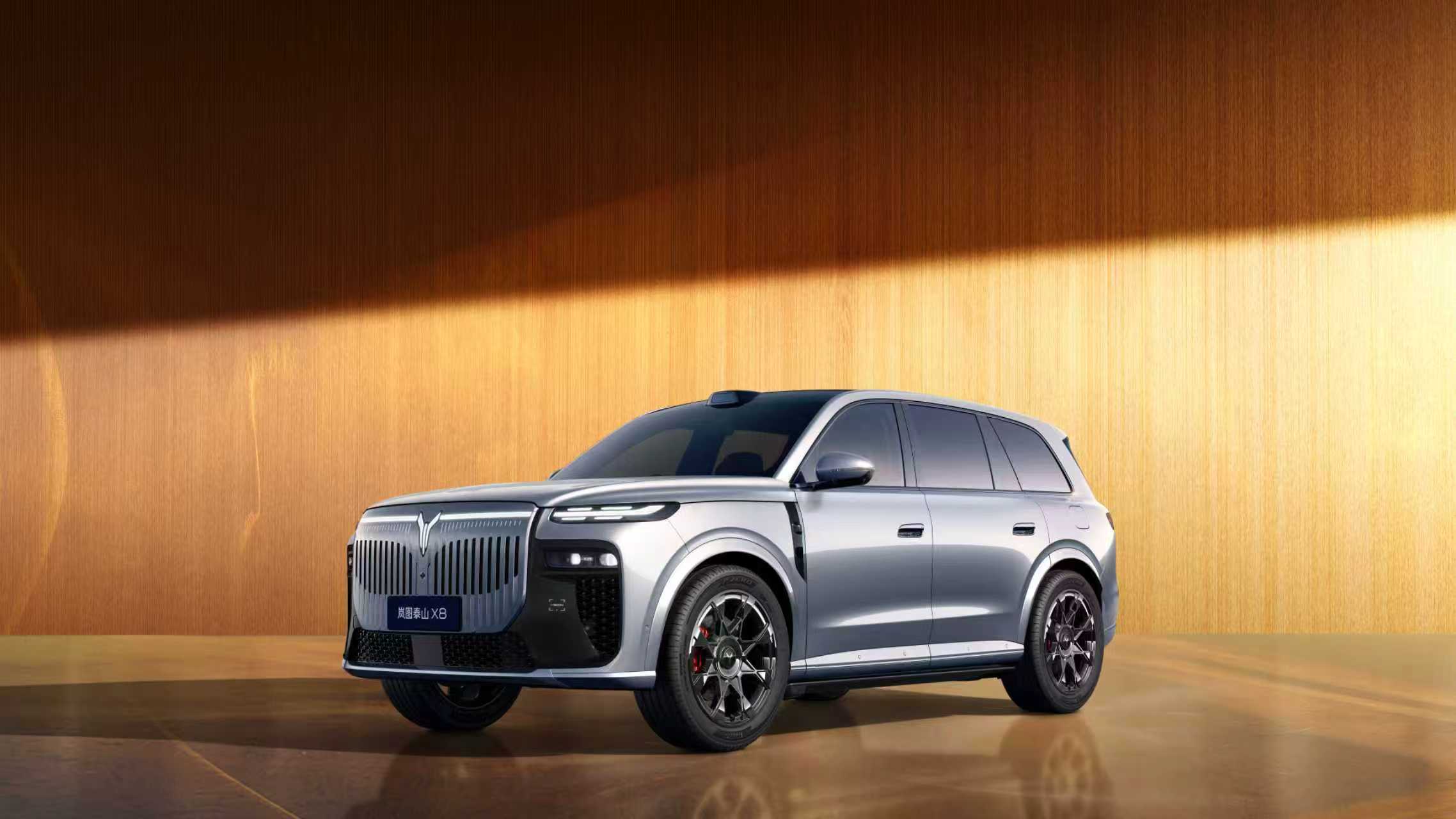 896线四激光+后排双享零重力座椅，岚图泰山X8这是要卷死谁？