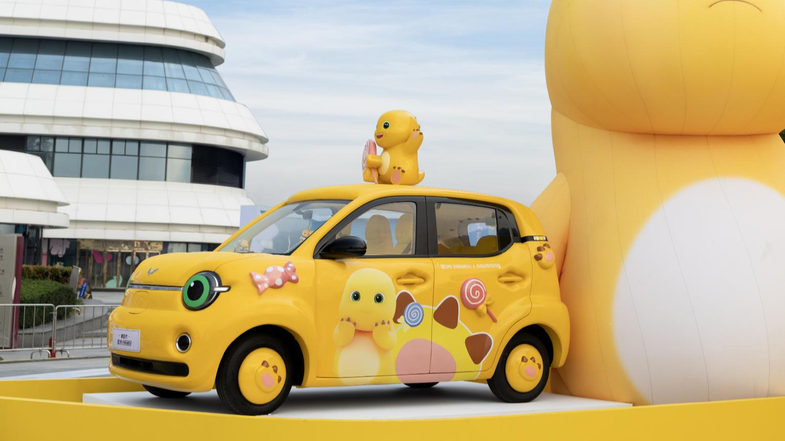 第五代宏光MINIEV居然有四个门了！4.28万起还要啥自行车？