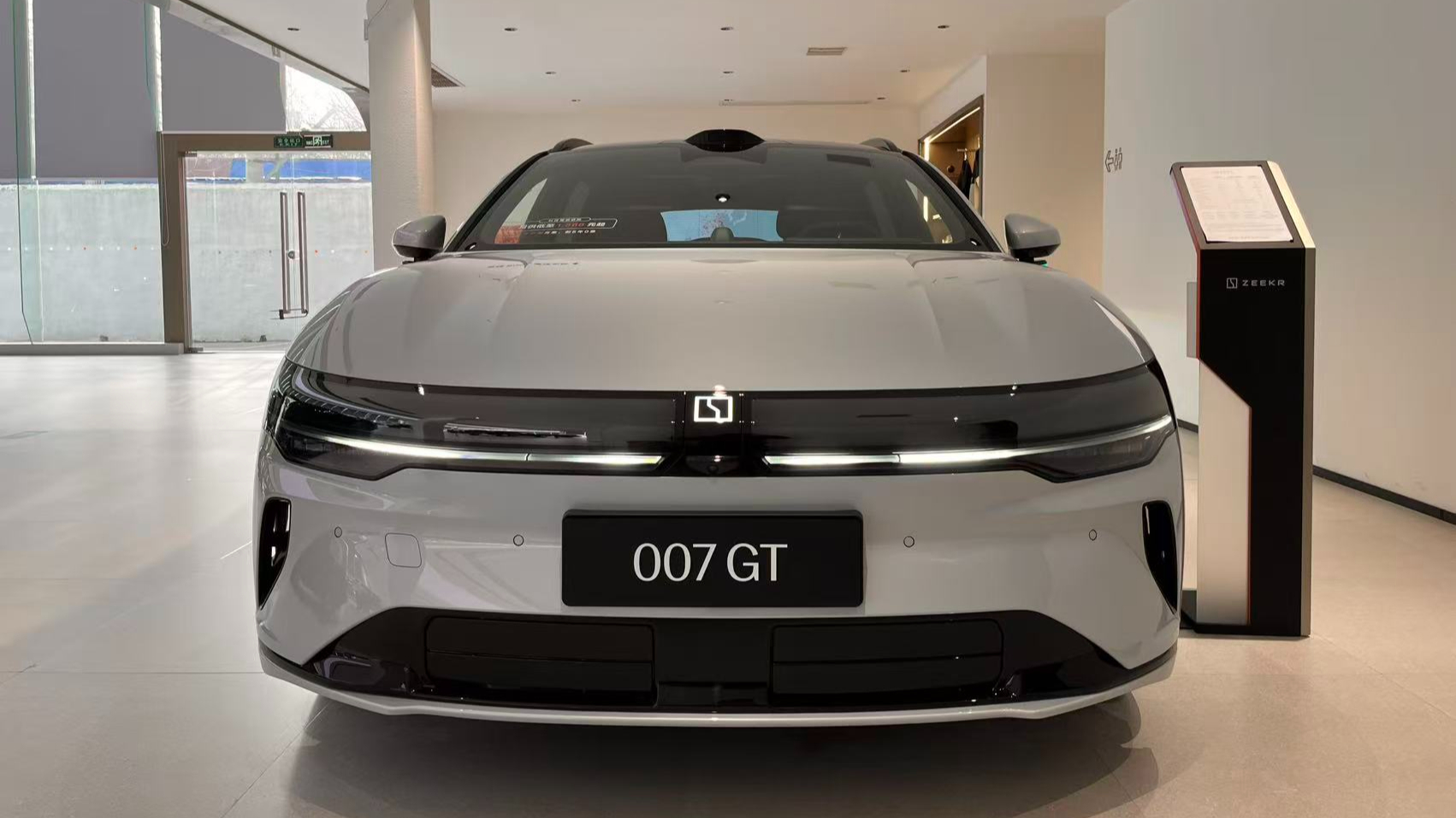 175CM身高体验极氪007GT，2925mm的轴距空间大但舒适度欠缺！