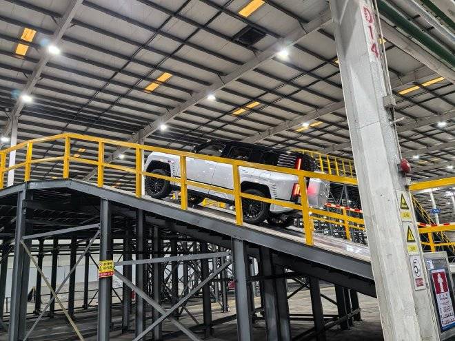 室内极限越野：仰望U8多项严苛测试实拍