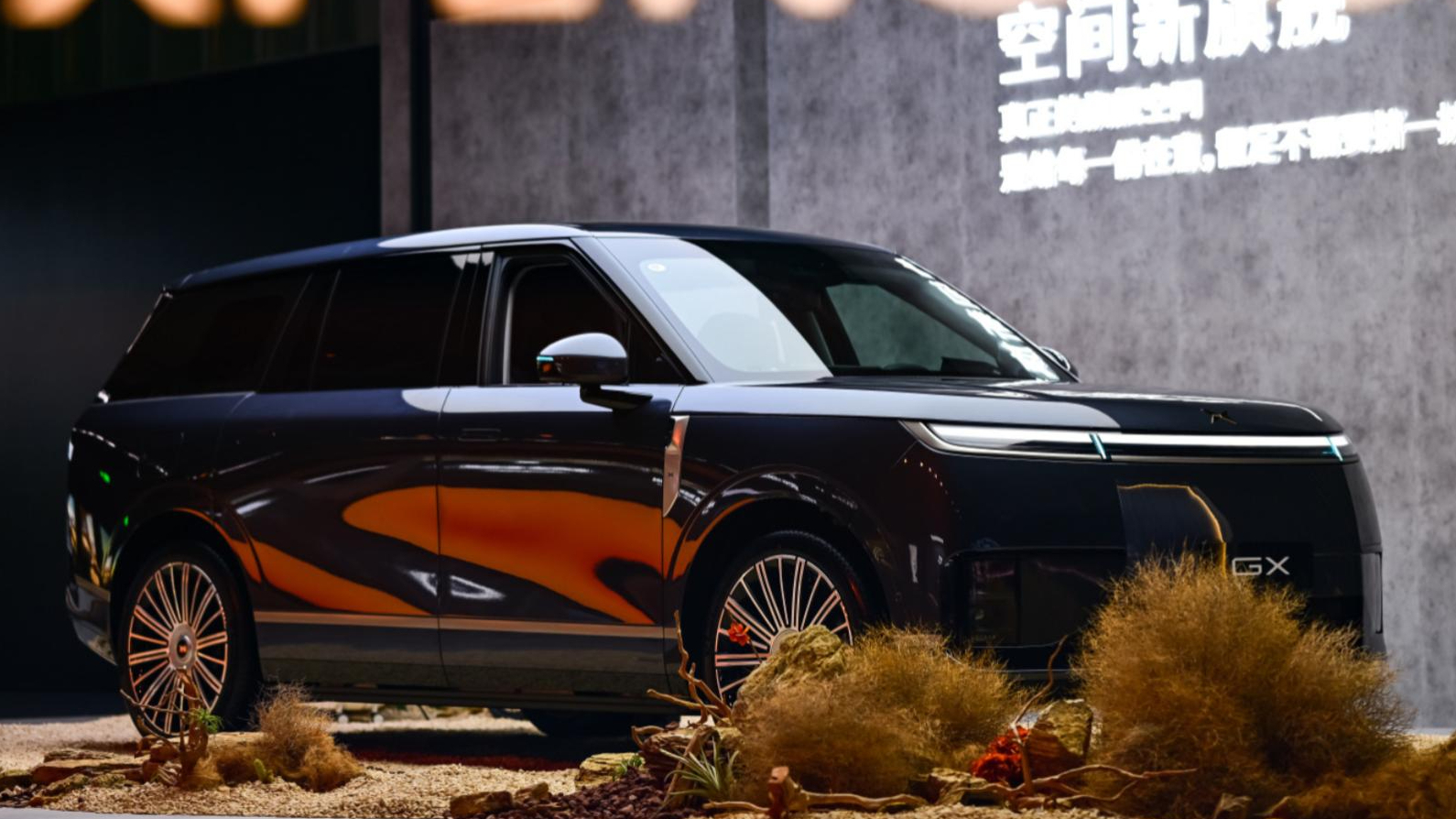 预售价39.98万，朱广权亲测靠得住！这台小鹏GX到底藏了多少黑科技？