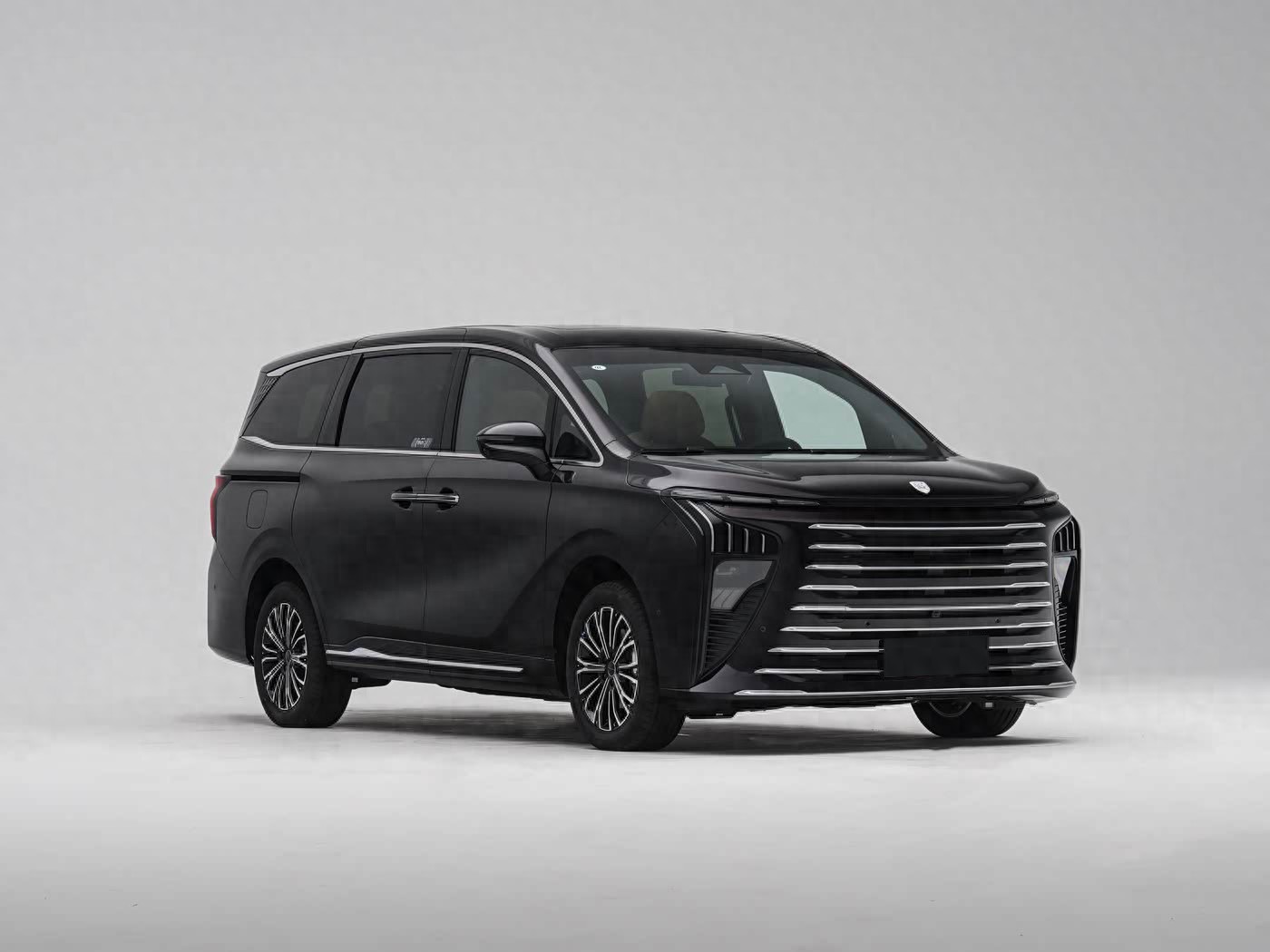 新款东风风行星海V9上市，7座，侧滑门，换新内饰，纯电续航200km